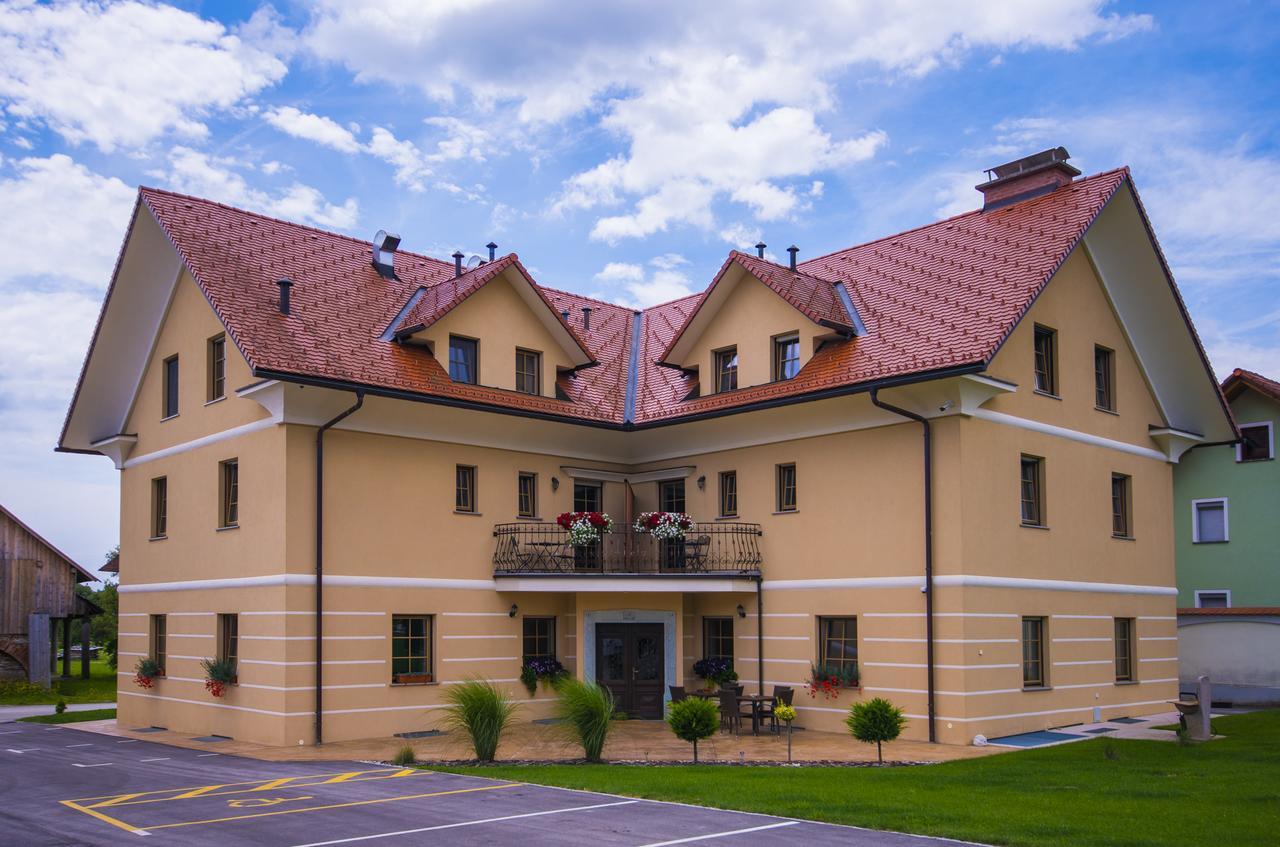 Bed & Breakfast Karun Cerklje na Gorenjskem Kültér fotó